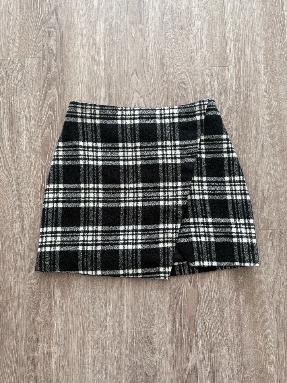 Abercrombie & Fitch Black and White Plaid Mini Skirt